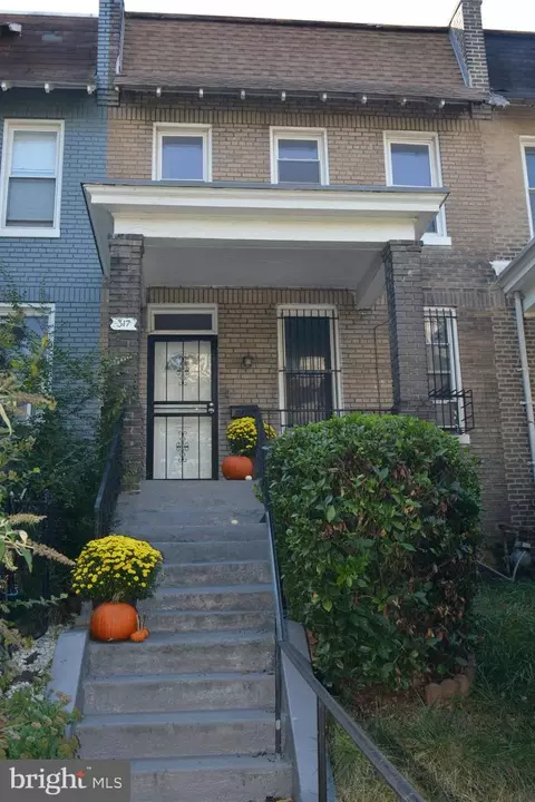 317 L St NE, Washington, DC 20002