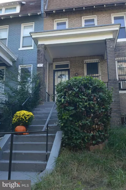 317 L St NE, Washington, DC 20002 photo 2