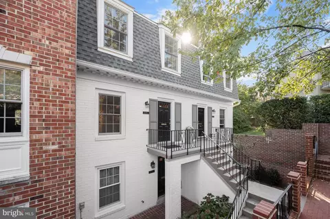 3229 Sutton Pl NW #A, Washington, DC 20016