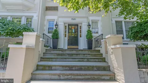 3520 W Place Pl NW #206, Washington, DC 20007