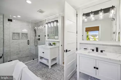 Bath - 1532 E Street St SE, Washington, DC 20003 photo 8 of 10
