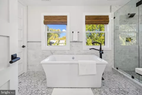 Bath - 1532 E Street St SE, Washington, DC 20003 photo 6 of 10