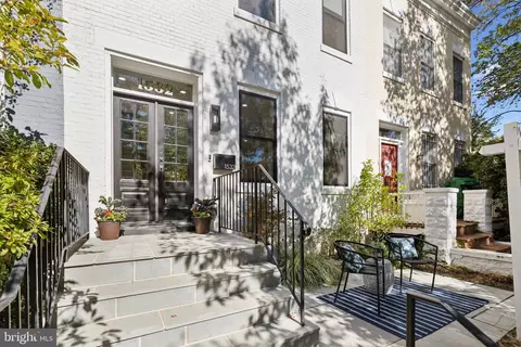 Exterior - 1532 E Street St SE, Washington, DC 20003 photo 3 of 4