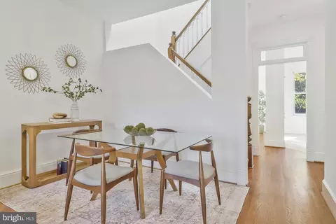 Dining - 303 C St SE, Washington, DC 20003 photo 2 of 5