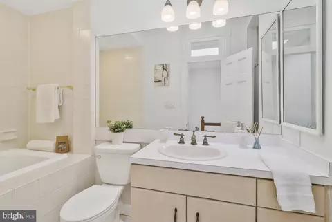 Bath - 303 C St SE, Washington, DC 20003 photo 2 of 6