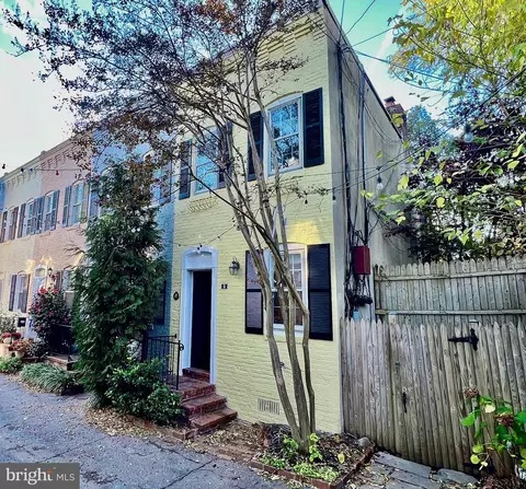 2 Pomander Walk NW, Washington, DC 20007