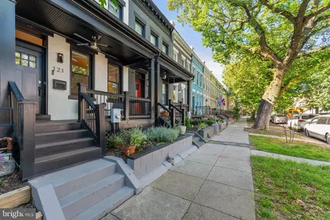 Exterior - 121 15th St SE, Washington, DC 20003 photo 3 of 7