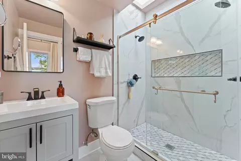 Bath - 121 15th St SE, Washington, DC 20003 photo 2 of 5
