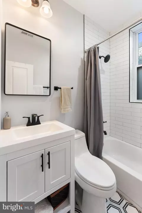 Bath - 121 15th St SE, Washington, DC 20003 photo 3 of 5