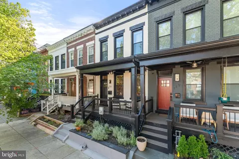 121 15th St SE, Washington, DC 20003