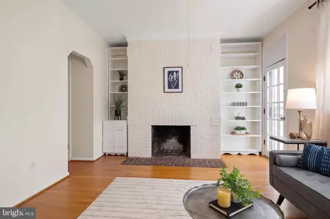 Living - 435 2nd St SE #A3, Washington, DC 20003 photo 4 of 5