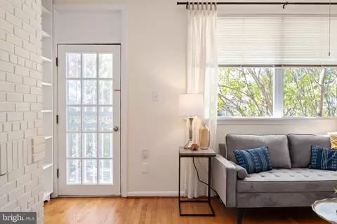 Entry Way - 435 2nd St SE #A3, Washington, DC 20003 photo 4 of 6