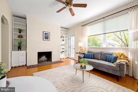 Living - 435 2nd St SE #A3, Washington, DC 20003 photo 2 of 5