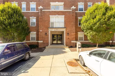 3611 38th St NW #301, Washington, DC 20016