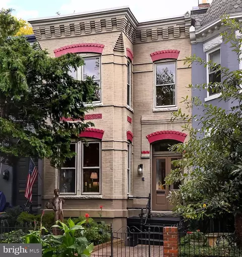 915 Constitution Ave NE, Washington, DC 20002