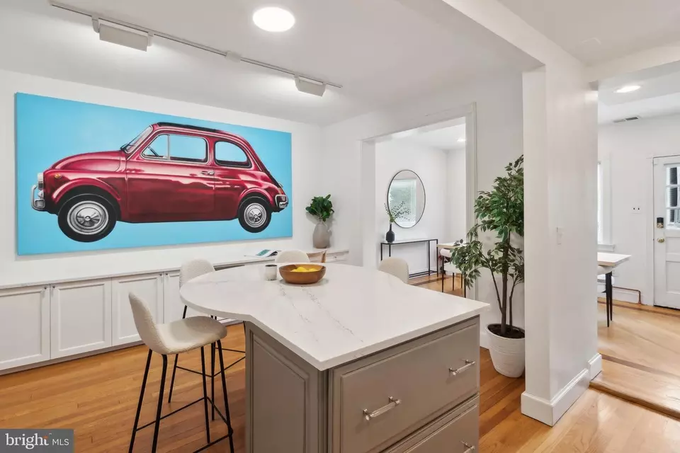 Entry Way - 2434 Tunlaw Rd NW, Washington, DC 20007 photo 1 of 5