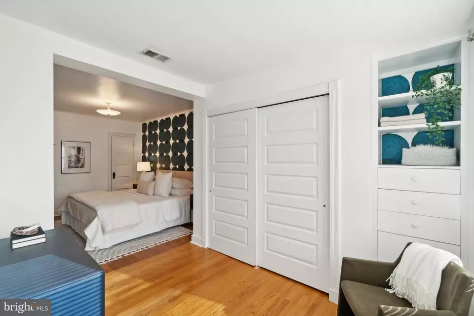 Bedroom - 2434 Tunlaw Rd NW, Washington, DC 20007 photo 6 of 9