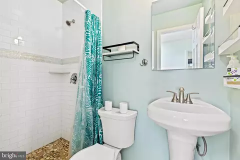 Bath - 704 I St SE, Washington, DC 20003 photo 1 of 2
