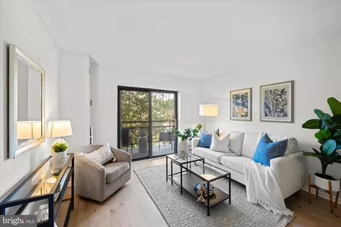 2111 Wisconsin Ave NW #322, Washington, DC 20007