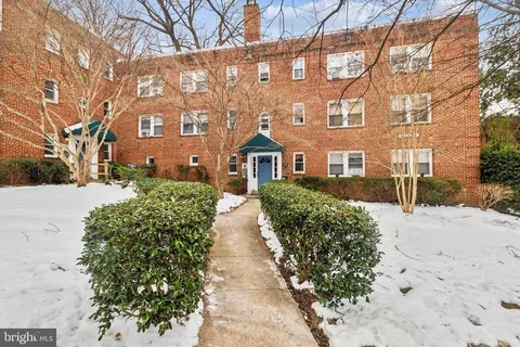 4004 Beecher St NW #302, Washington, DC 20007