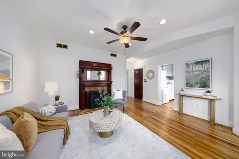 2510 Cliffbourne Pl NW #201, Washington, DC 20009