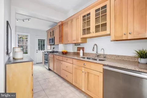 1329 E St SE, Washington, DC 20003 photo 16