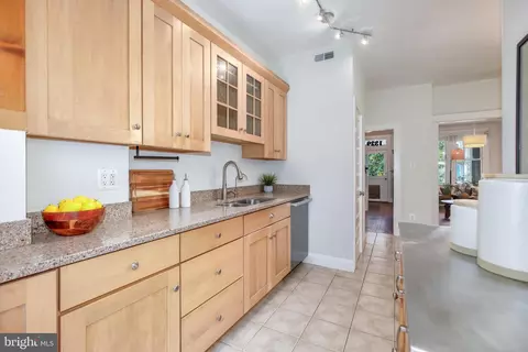 1329 E St SE, Washington, DC 20003 photo 17