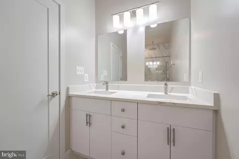 Bath - 2514 Elvans Rd SE, Washington, DC 20020 photo 4 of 5
