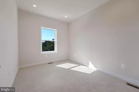 Bedroom - 2514 Elvans Rd SE, Washington, DC 20020 photo 2 of 4