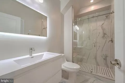 Bath - 2514 Elvans Rd SE, Washington, DC 20020 photo 5 of 5