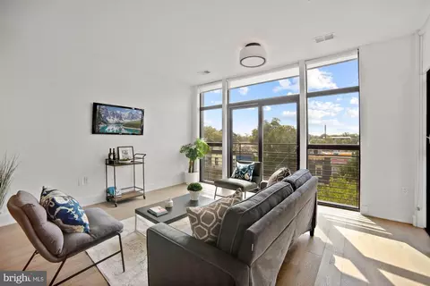 Living - 1402 H St NE #307, Washington, DC 20002 photo 4 of 6