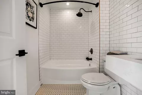 Bath - 1402 H St NE #307, Washington, DC 20002 photo 2 of 2