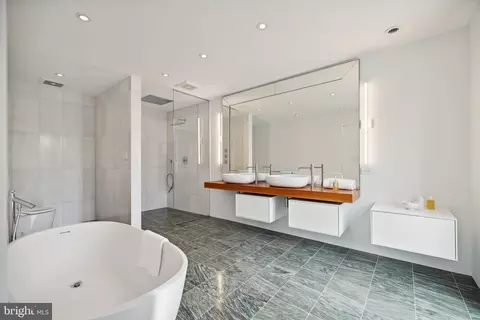 Bath - 2120 Bancroft Pl NW, Washington, DC 20008 photo 1 of 3