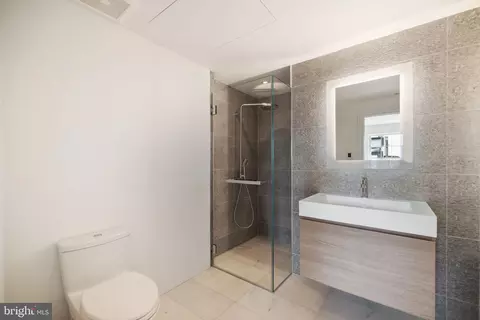 Bath - 2120 Bancroft Pl NW, Washington, DC 20008 photo 2 of 3
