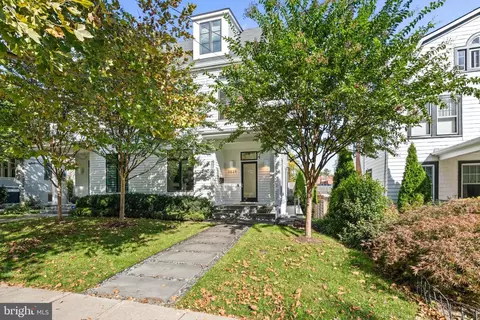 3829 Livingston St NW, Washington, DC 20015