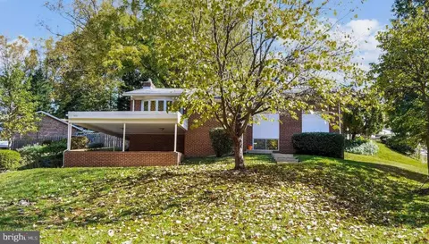 8301 E Beach Dr NW, Washington, DC 20012