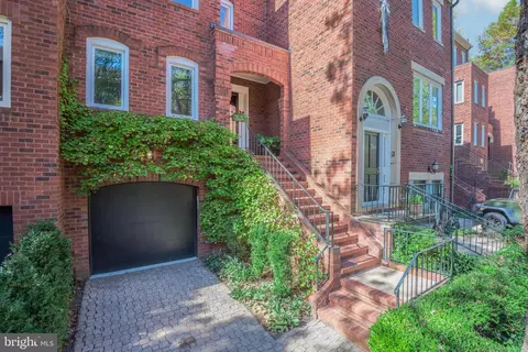 Exterior - 3924 Georgetown Ct NW, Washington, DC 20007 photo 2 of 3