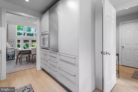 Entry Way - 3924 Georgetown Ct NW, Washington, DC 20007 photo 2 of 4