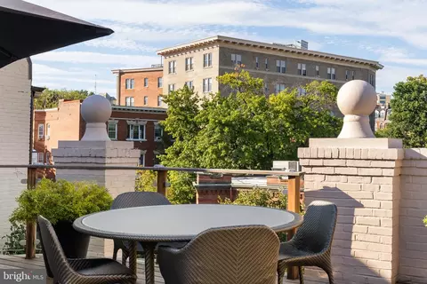 Exterior - 2102 R St NW, Washington, DC 20008 photo 5 of 8