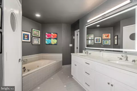 Bath - 2102 R St NW, Washington, DC 20008 photo 3 of 8