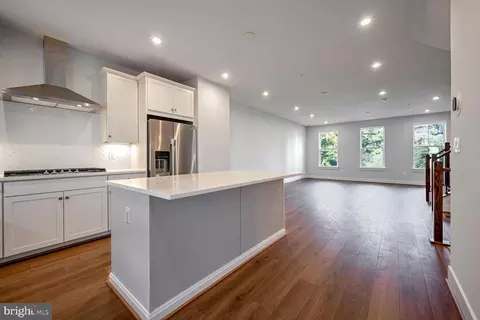 456 Altezza Dr NE, Washington, DC 20017