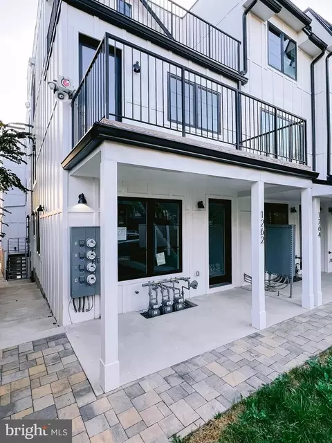 1262 Holbrook Ter NE #1, Washington, DC 20002
