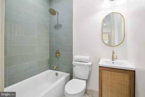 Bath - 414 G St NE, Washington, DC 20002 photo 5 of 6