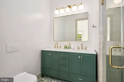 Bath - 414 G St NE, Washington, DC 20002 photo 2 of 6