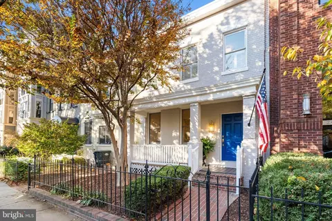 251 15th St SE, Washington, DC 20003
