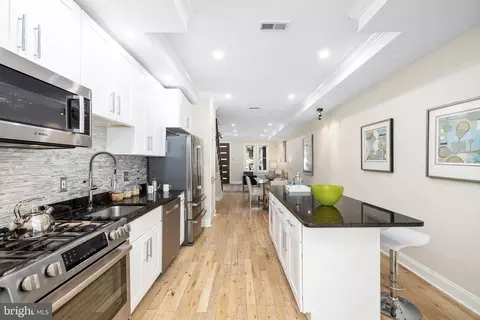 Entry Way - 913 8th St NE, Washington, DC 20002 photo 5 of 13