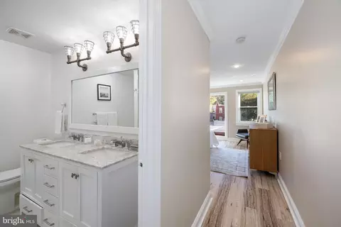 Entry Way - 913 8th St NE, Washington, DC 20002 photo 8 of 13