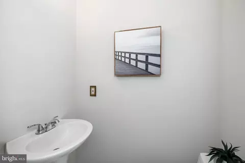 Entry Way - 913 8th St NE, Washington, DC 20002 photo 6 of 13
