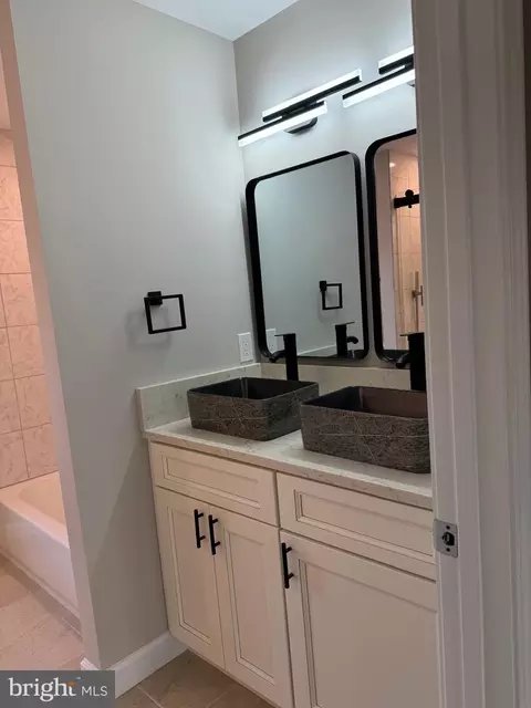 Bath - 3740 Horner Pl SE, Washington, DC 20032 photo 4 of 11