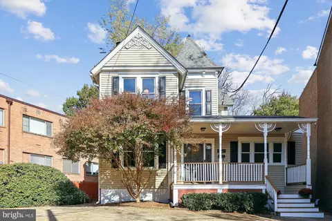 4451 Macarthur Blvd NW, Washington, DC 20007 photo 1